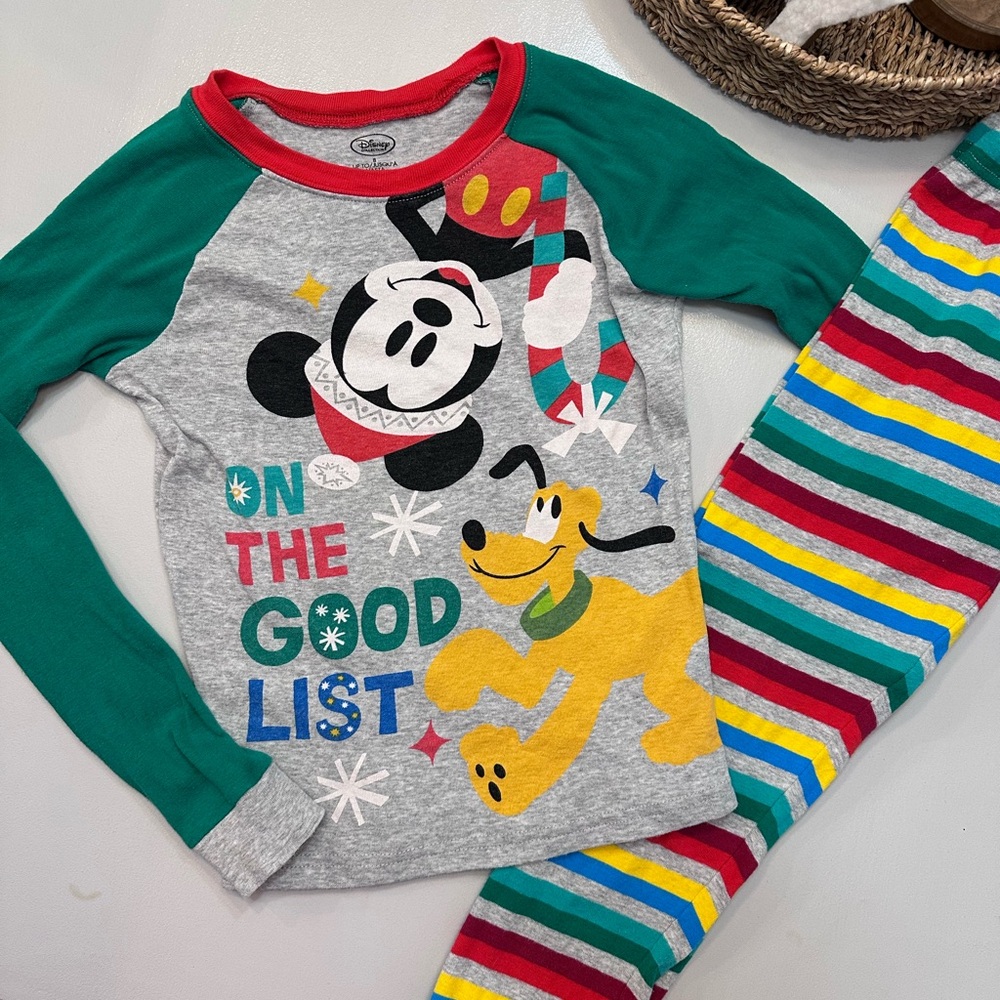 Size 8 Disney Christmas pajamas, VGUC